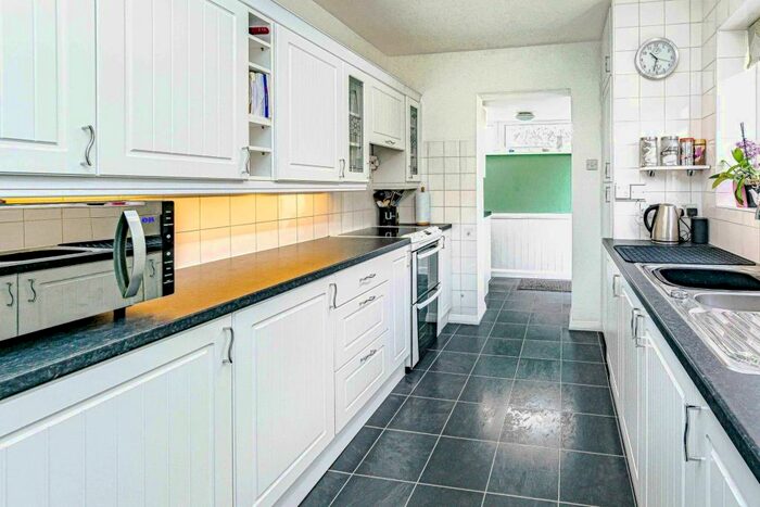 3 Bedroom Bungalow To Rent In Coulsdon Road, CR5