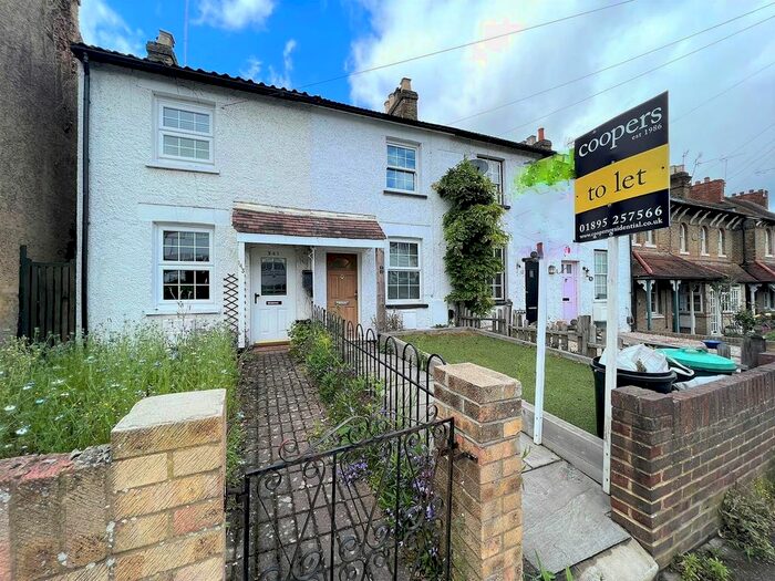 3 Bedroom Cottage To Rent In Harefield Road, Uxbridge, UB8