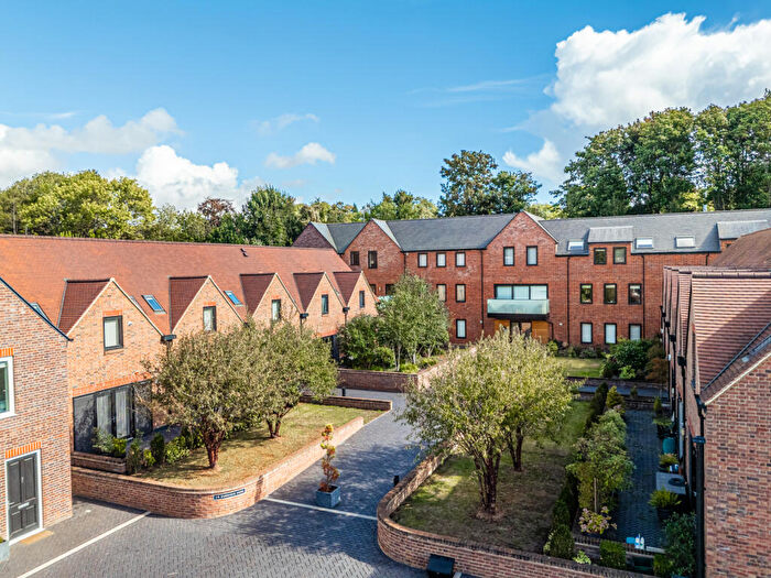 2 Bedroom Apartment To Rent In Gibbs Close, Harpenden, Herts, AL5