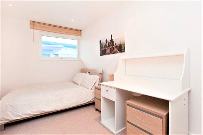 1 Bedroom Apartment To Rent In Warwick Building, Queenstown Road, London, SW11