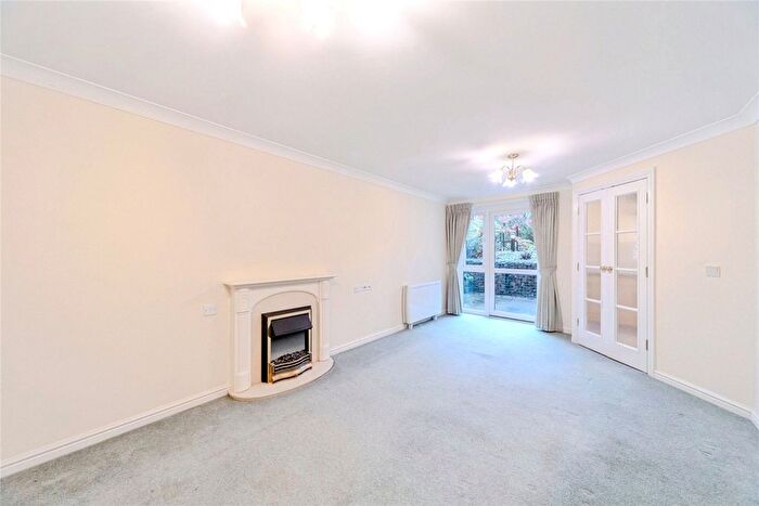 1 Bedroom Flat For Sale In Eden Court, Bletchley, MK2