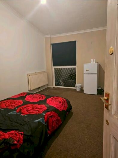 3 Bedroom Detached House To Rent In Whitcroft Langdon Hills Basildon, London, London, SS16