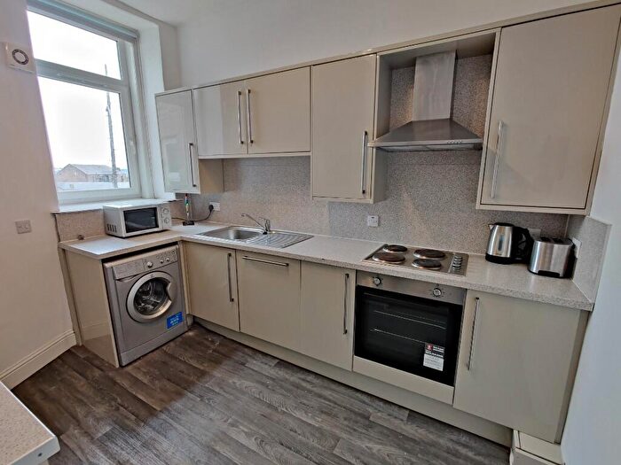 3 Bedroom Flat To Rent In Dura Street, Stobswell, Dundee, DD4