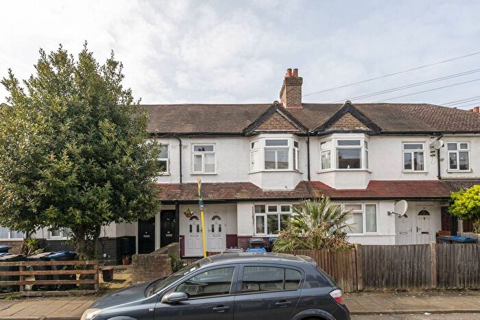 2 Bedroom Maisonette For Sale In Kimble Road, Colliers Wood, London, SW19