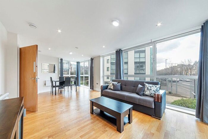 2 Bedroom Flat For Sale In Drayton Park, Highbury, N5