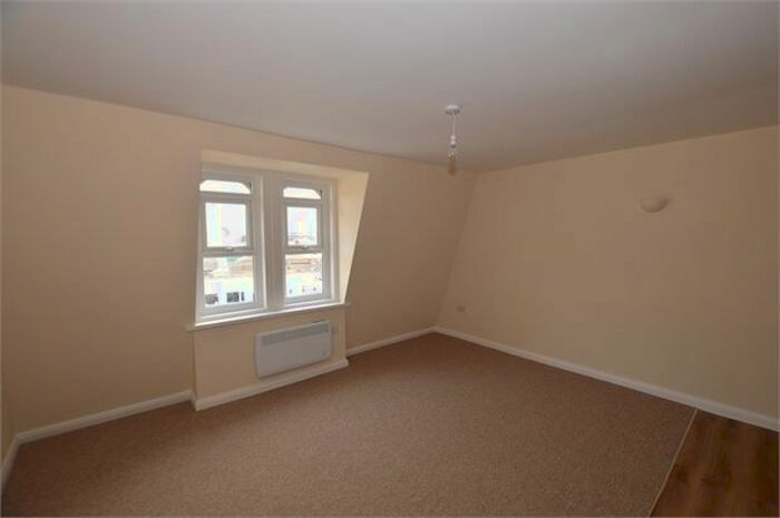 1 Bedroom Flat To Rent In Bank Street, Newton Abbot, Devon., TQ12