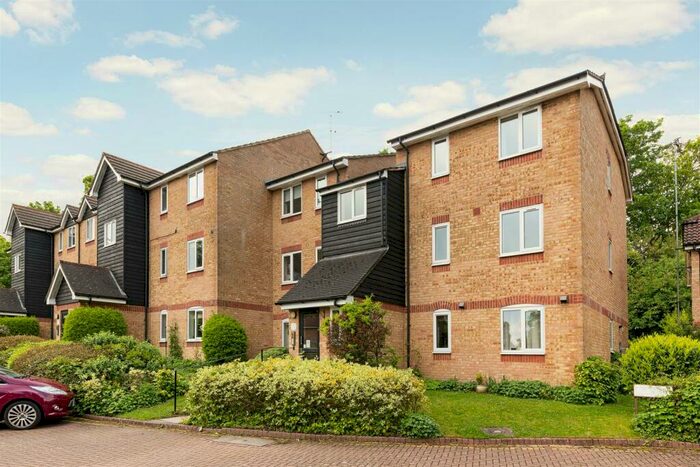 2 Bedroom Apartment To Rent In Dunnymans Road, Banstead, SM7