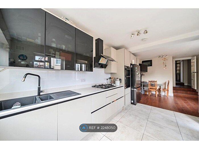 6 Bedroom Terraced House To Rent In Alexandra Park Road, London, N10
