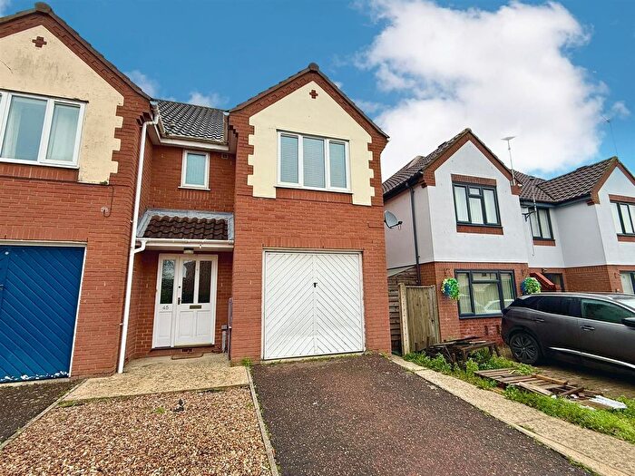 2 Bedroom Property For Sale In Market Manor, Acle, NR13