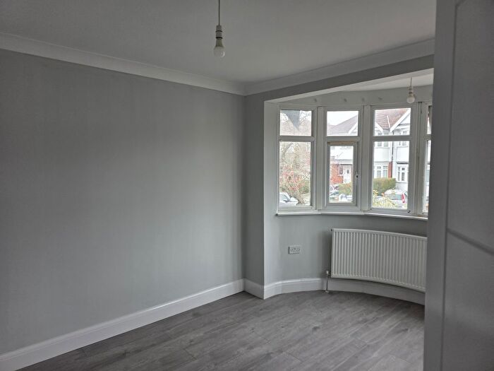 Semi-Detached House To Rent In Oxleay Road, Harrow, HA2