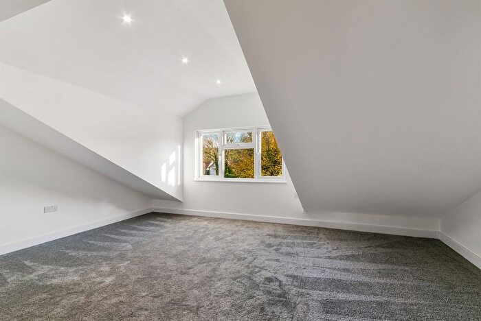 2 Bedroom Flat For Sale In Kingswood Way, Selsdon, South Croydon, CR2