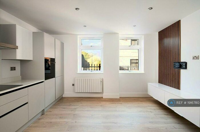 2 Bedroom Flat To Rent In London Apartments, High Wycombe, HP13