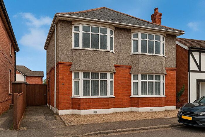 3 Bedroom Detached House For Sale In Cranmer Road, Bournemouth, BH9