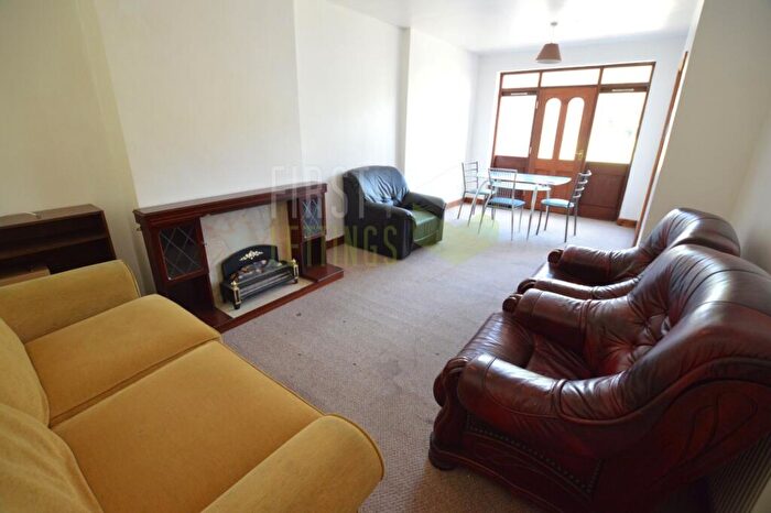 3 Bedroom Semi Detached House To Rent In Gainsborough Road, Clarendon Park, LE2