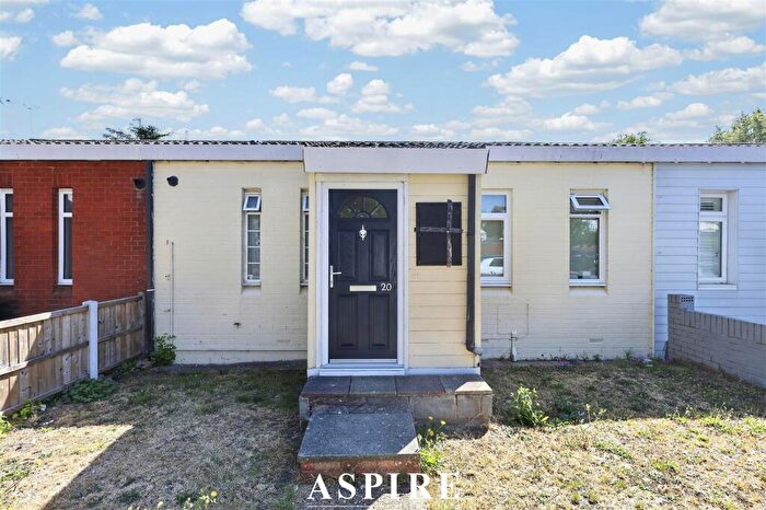 4 Bedroom Terraced House For Sale In Rivertons, Basildon, SS16