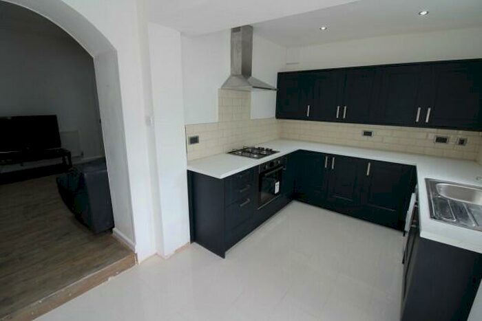 5 Bedroom Terraced House To Rent In Merthyr Street - Cardiff, CF24