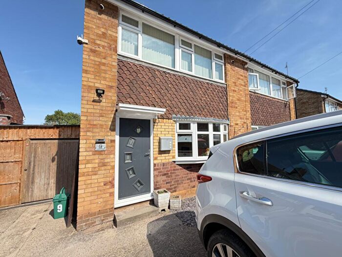 3 Bedroom House To Rent In Epsom Road, Rugby, CV22