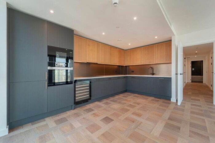 2 Bedroom Flat To Rent In Boxwood Gardens, London Dock, E1W