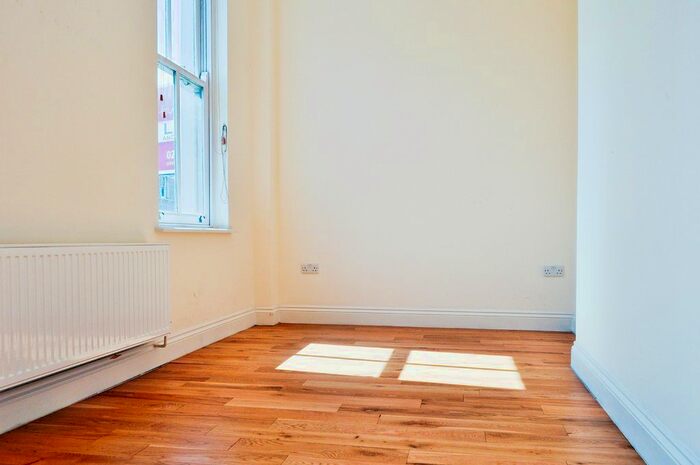 2 Bedroom Flat To Rent In Bethnal Green Road, London, E2