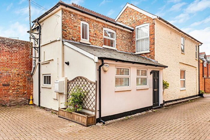 1 Bedroom Maisonette For Sale In Long Garden Walk, Farnham, Surrey, GU9