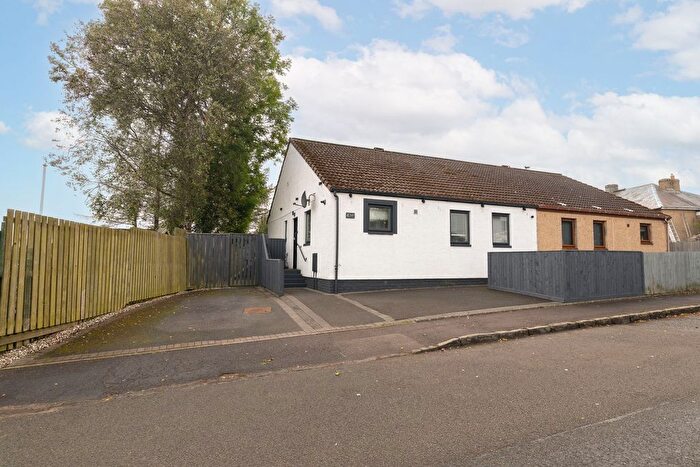 3 Bedroom Semi-Detached Bungalow For Sale In Burnbrae Road, Stoneyburn, EH47