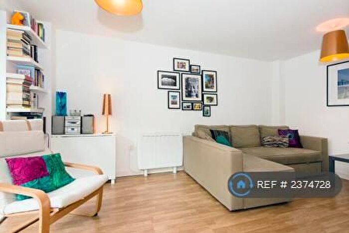 1 Bedroom Flat To Rent In Oakleigh Court, London, N1