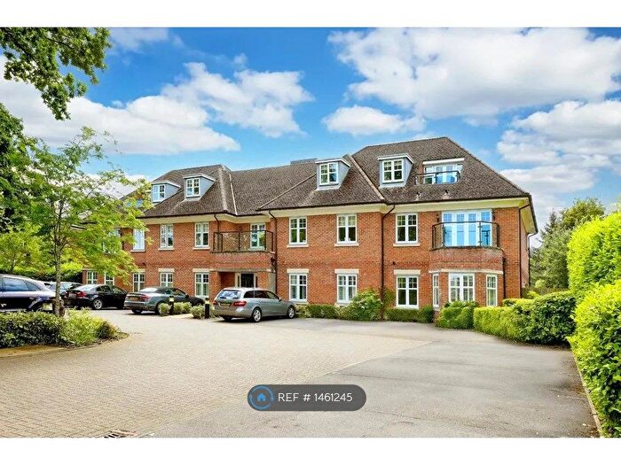 3 Bedroom Flat To Rent In Lawnswood, Beaconsfield, HP9