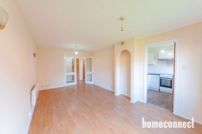 2 Bedroom Flat For Sale In Maldon Close, London, E15