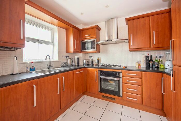2 Bedroom Flat To Rent In Richmond Road, Kingston Upon Thames, KT2