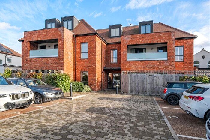 2 Bedroom Apartment For Sale In Brampton Road, Bexleyheath, DA7