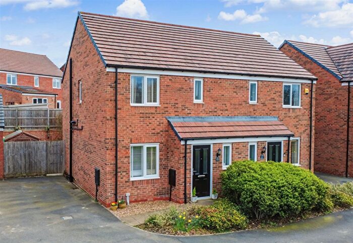 3 Bedroom Semi-Detached House For Sale In Wash Meadow Close, Ilkeston, DE7