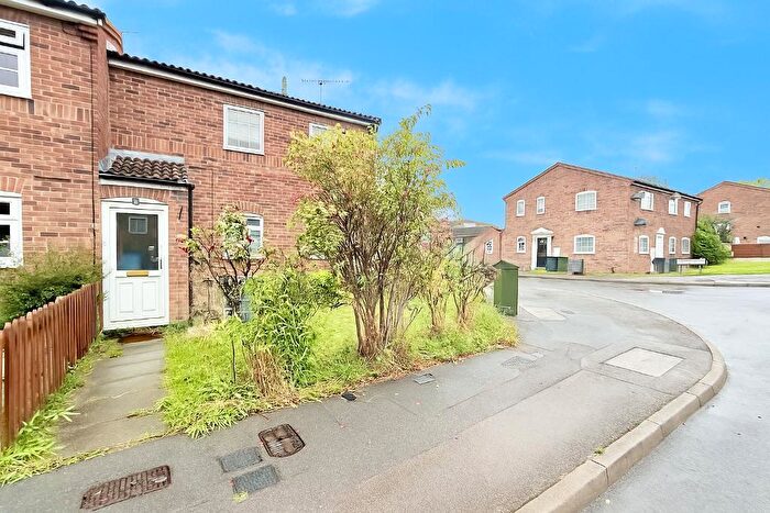 1 Bedroom Maisonette For Sale In Layham Drive, Wigmore, Luton, Bedfordshire, LU2