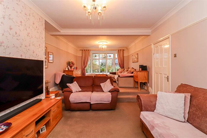 3 Bedroom Detached House For Sale In Pontefract Road, Knottingley, WF11