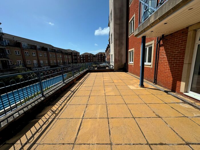 3 Bedroom Flat To Rent In Dominica Court, Eastbourne, BN23