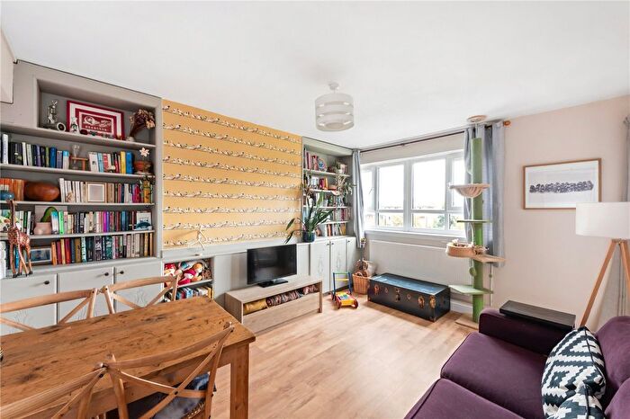 3 Bedroom Flat For Sale In Green Lanes, London, N4