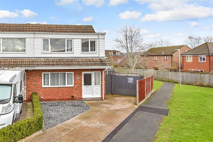 3 Bedroom Semi Detached House For Sale In Pout Road, Snodland, Kent, ME6