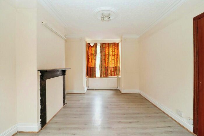 3 Bedroom End Of Terrace House For Sale In Charlotte Street, Rugby, CV21