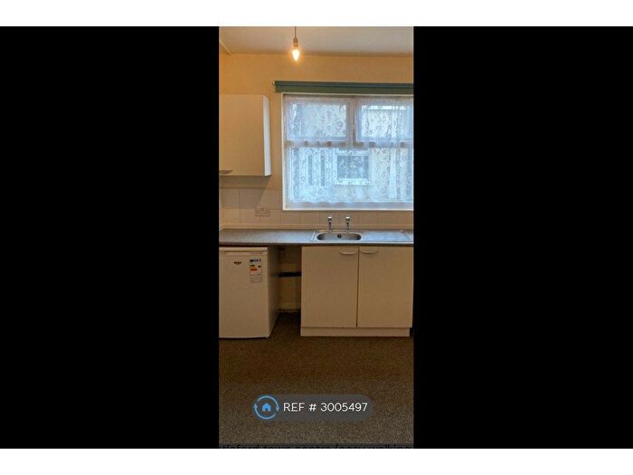 1 Bedroom Flat To Rent In Lower Oxford Street, Castleford, WF10