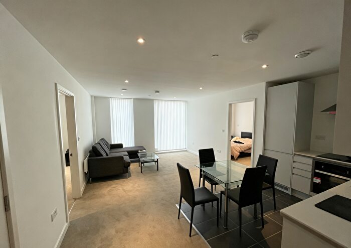 2 Bedroom Flat To Rent In Burlington Square, Boundary Lane, Manchester, M15