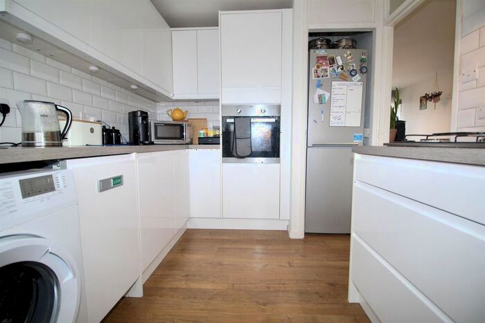 2 Bedroom Flat To Rent In Downfield Road, Cheshunt, Waltham Cross, EN8