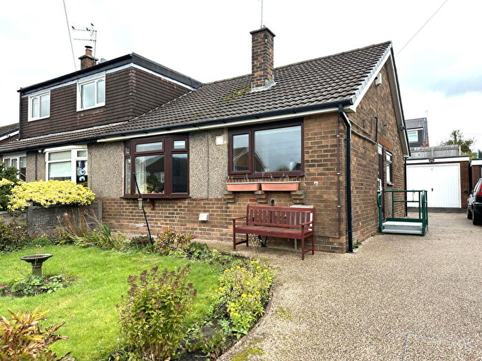 3 Bedroom Semi-Detached Bungalow For Sale In Helston Drive, Royton, Oldham, OL2
