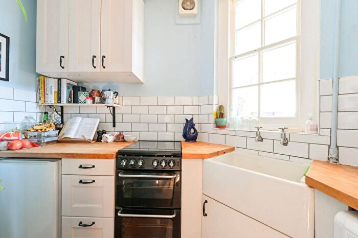 1 Bedroom Flat To Rent In Hannibal Road, Whitechapel, London, E1