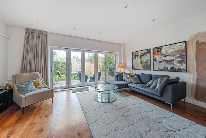 3 Bedroom Detached House For Sale In John Bull Place, Chiswick, London, W4