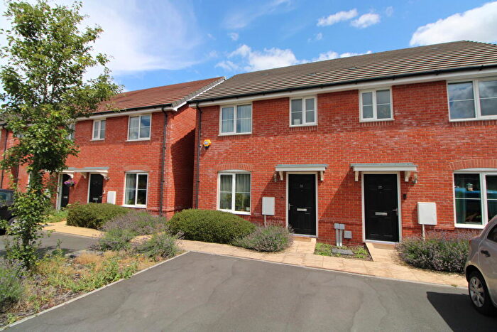 3 Bedroom Semi-Detached House For Sale In Coronation Drive, Reading, RG7