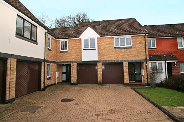 2 Bedroom Flat For Sale In Friary Court, Woking, GU21
