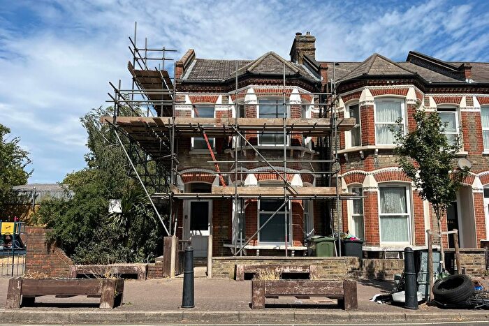 2 Bedroom Flat For Sale In Kildoran Road, London, SW2