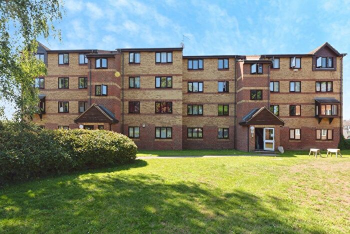 2 Bedroom Flat For Sale In Greenslade Road, Barking, IG11