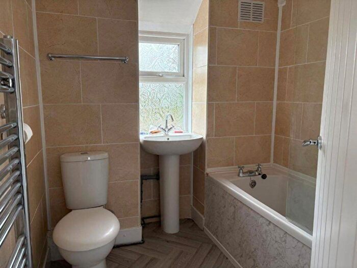 3 Bedroom Semi-Detached House To Rent In Willow Road, Kettering, NN15