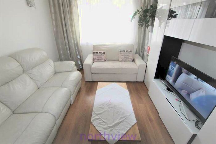 1 Bedroom Flat To Rent In Bunting Close, Edmonton, N9