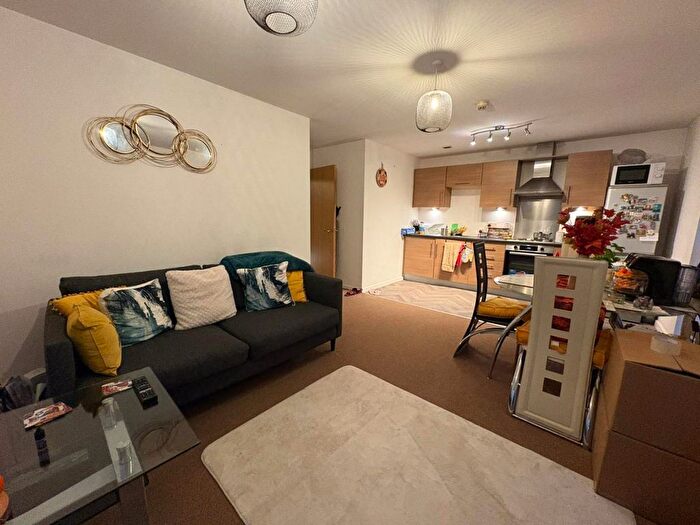 2 Bedroom Flat To Rent In Stillwater Drive, Manchester, M11